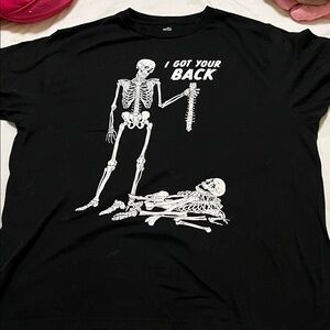 Black Graphic Tee with Skeleton 'I Got Your Back' Print - Women's Short Sleeve
